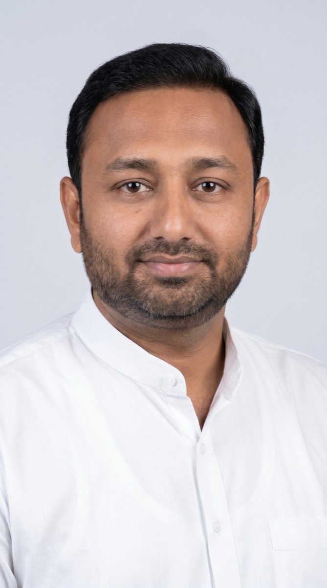 Portrait of Deepak Bansal, Managing Director and third generation of Jagan Nath Tek Chand Arhtiya